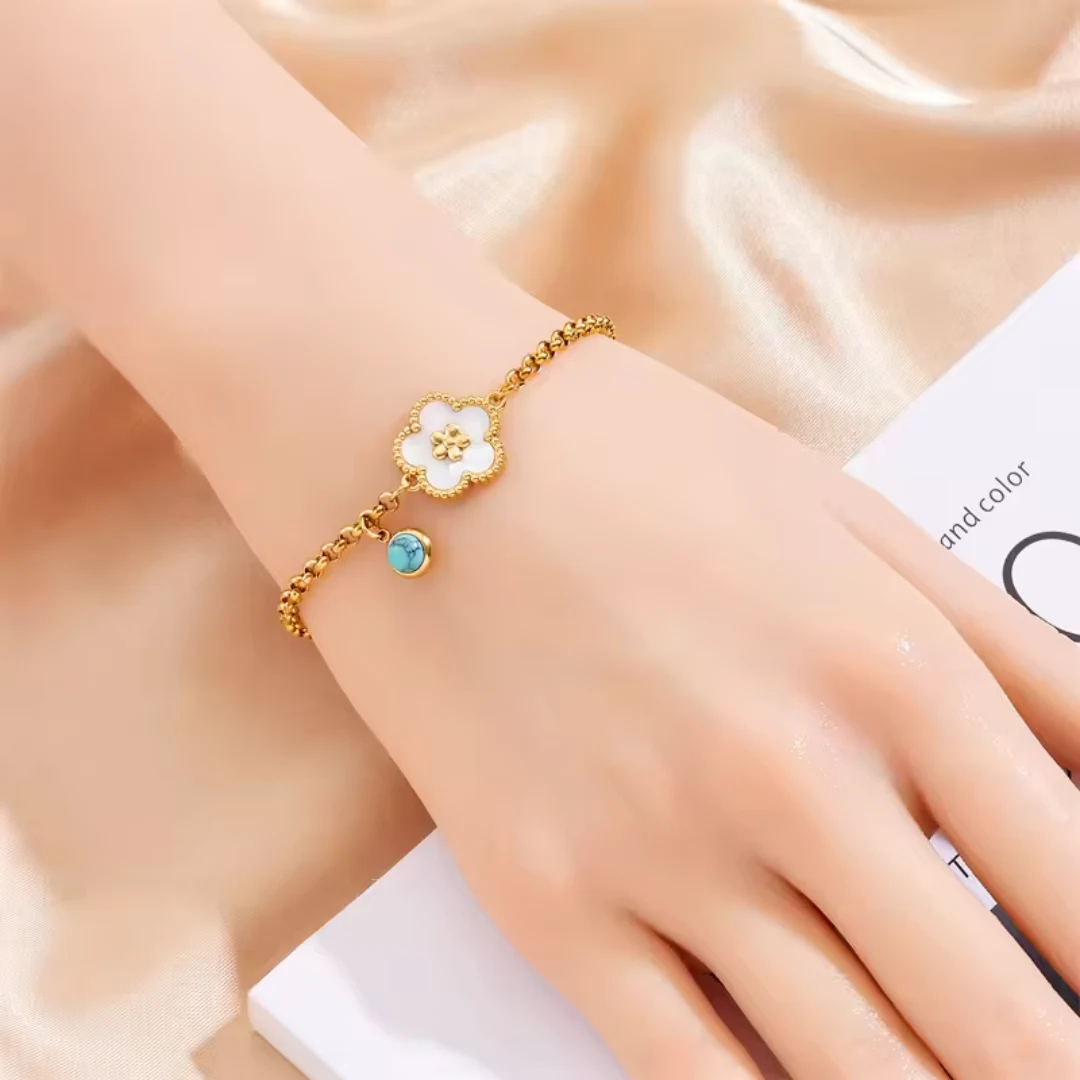 Witte klaver armband Lyana