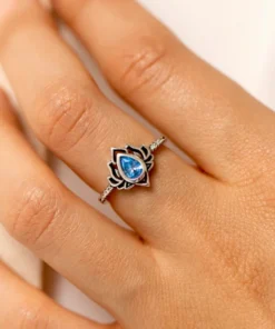Alternative view of Bague Lotus d'Amour