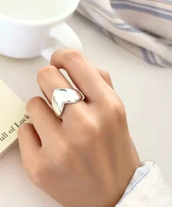 Alternative view of Bague en coeur argent