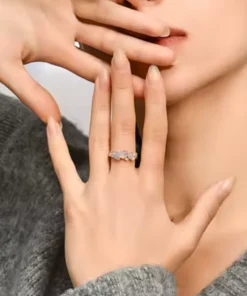 Alternative view of Gouden ring met maansteen