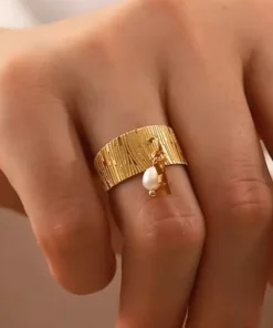 Alternative view of Bague avec pendentif or Julie